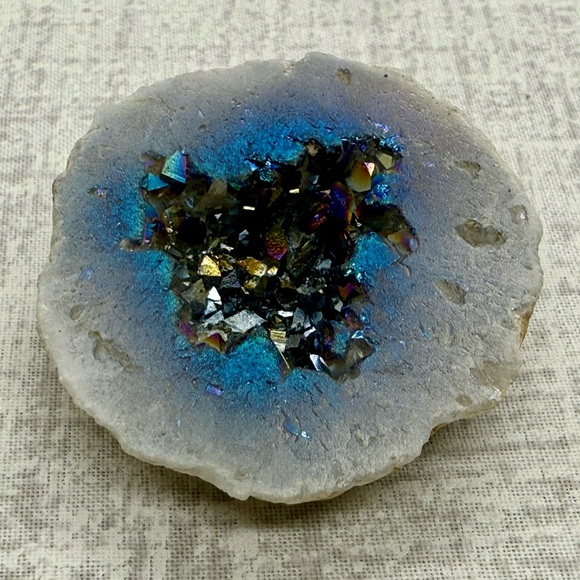 Other - NWT Aura Quartz Geode w/Rainbow Crystals (Approx 1.75”)
